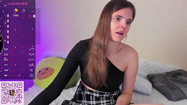 Snapshot of Ema_X_Love chatting on 09-30-25, 07:52 Ema X Love online show from 09-30-25, 07:52