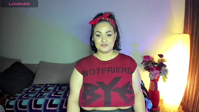 Snapshot of Laura_sinner chatting on 03-08-25, 10:56 Laura sinner online show from 03-08-25, 10:56