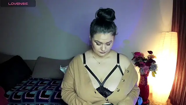 Snapshot of Laura_sinner chatting on 03-16-25, 11:57 Laura sinner online show from 03-16-25, 11:57