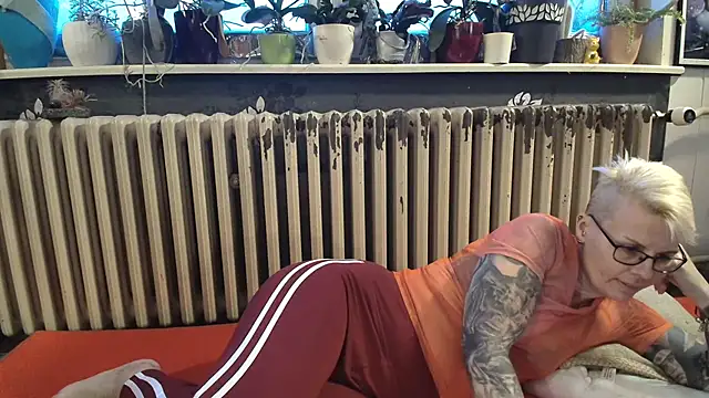 MaryG online show from 01-04-25, 03:28