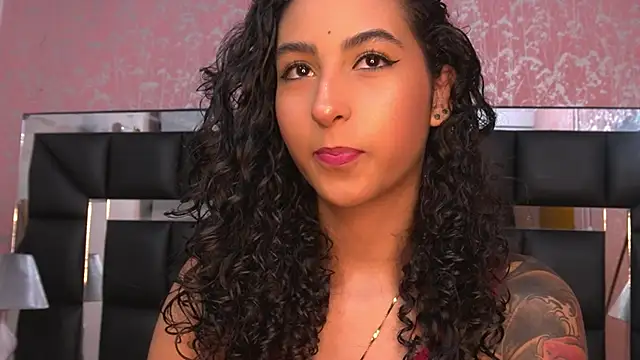 Snapshot of agatha_collins_ chatting on 01-24-25, 07:18 agatha collins online show from 01-24-25, 07:18