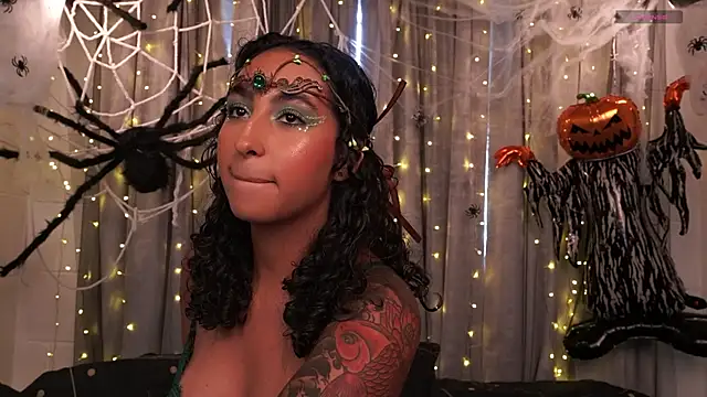 Snapshot of agatha_collins_ chatting on 10-10-25, 06:18 agatha collins online show from 10-10-25, 06:18