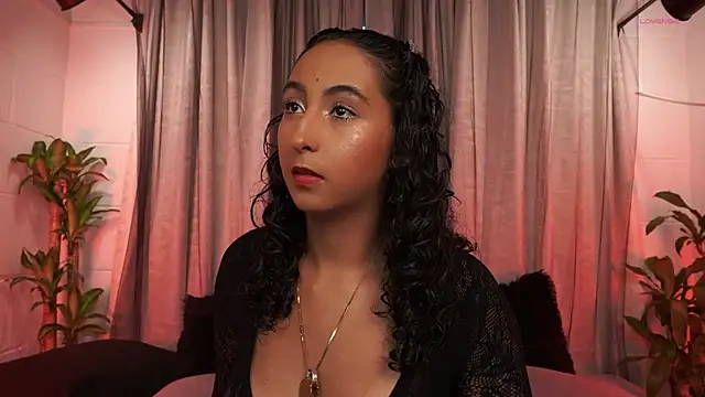 Snapshot of agatha_collins_ chatting on 10-23-25, 07:23 agatha collins online show from 10-23-25, 07:23