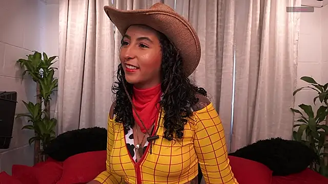 Snapshot of agatha_collins_ chatting on 10-28-25, 07:27 agatha collins online show from 10-28-25, 07:27