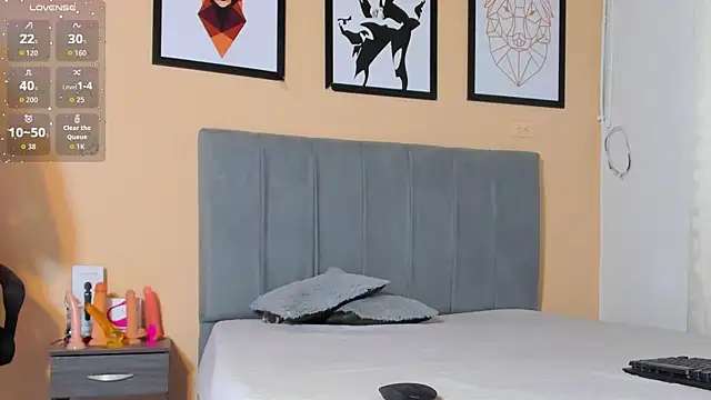 crystall06 online show from 10-30-25, 01:34