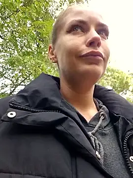 Keli Jessi online show from 10-18-25, 01:12