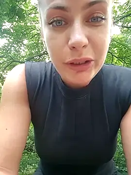 Snapshot of Keli_Jessi chatting on 07-19-26, 04:11 Keli Jessi online show from 07-19-26, 04:11