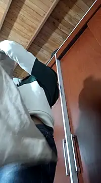 LunaZambrano online show from 02-05-25, 02:19