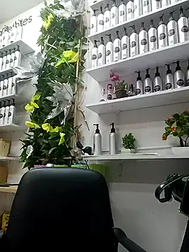 LunaZambrano online show from 02-06-25, 12:22