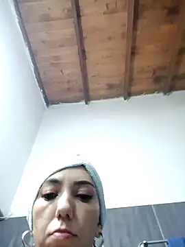 LunaZambrano online show from 11-15-25, 02:09