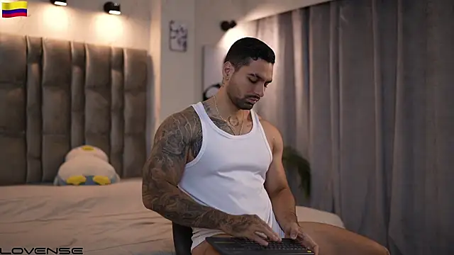 Snapshot of john_king29 chatting on 10-14-25, 11:44 john king29 online show from 10-14-25, 11:44