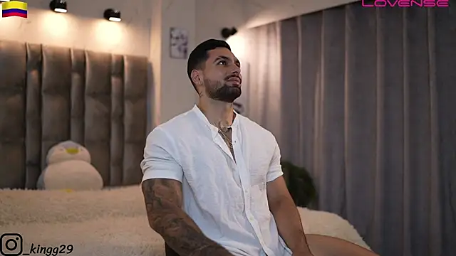 Snapshot of john_king29 chatting on 11-06-25, 10:32 john king29 online show from 11-06-25, 10:32