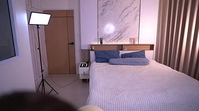 Cute Foxyxh online show from 04-15-26, 01:12