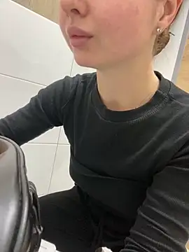 KrisMagnoly online show from 10-04-25, 05:33