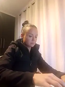 MrsBunnyBum online show from 04-21-26, 06:41