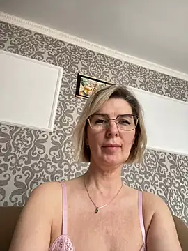 sensualEmilia online show from 04-11-26, 09:02