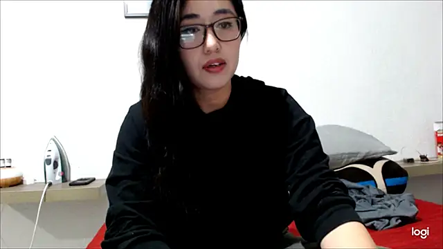 Snapshot of YummymeowW chatting on 12-29-24, 04:48 YummymeowW online show from 12-29-24, 04:48