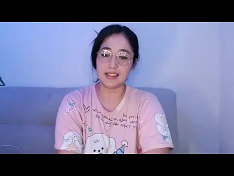 Snapshot of YummymeowW chatting on 05-15-26, 02:35 YummymeowW online show from 05-15-26, 02:35