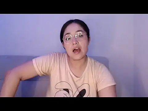 Snapshot of YummymeowW chatting on 05-17-26, 03:37 YummymeowW online show from 05-17-26, 03:37