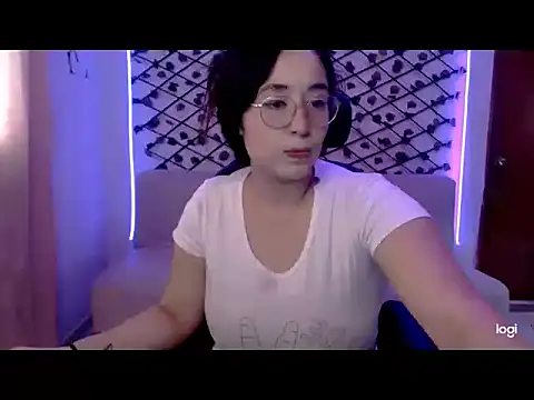 Snapshot of YummymeowW chatting on 07-25-26, 09:12 YummymeowW online show from 07-25-26, 09:12