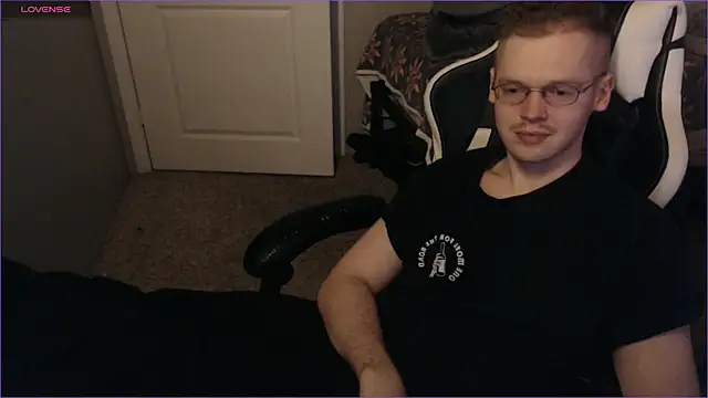 Snapshot of doloresman chatting on 03-06-25, 11:47 doloresman online show from 03-06-25, 11:47