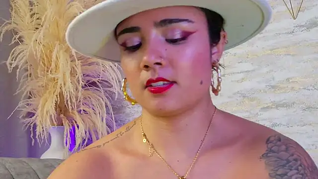 Snapshot of Lea_Foster chatting on 03-08-25, 06:47 Lea Foster online show from 03-08-25, 06:47