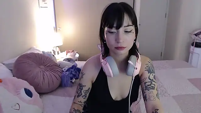 Snapshot of latinpetit chatting on 03-15-25, 04:57 latinpetit online show from 03-15-25, 04:57