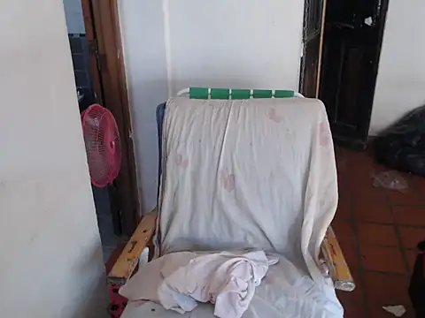 Snapshot of deftoolceles chatting on 03-12-26, 03:29 deftoolceles online show from 03-12-26, 03:29