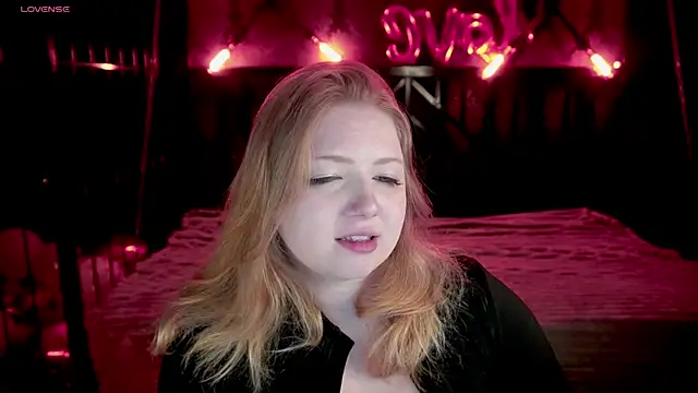 Snapshot of Tinker_Belll chatting on 02-18-26, 08:16 Tinker Belll online show from 02-18-26, 08:16