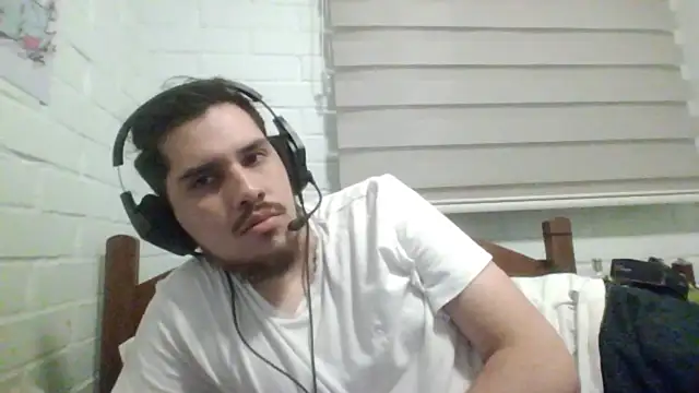 Snapshot of hung_weeb chatting on 12-09-24, 01:18 hung weeb online show from 12-09-24, 01:18