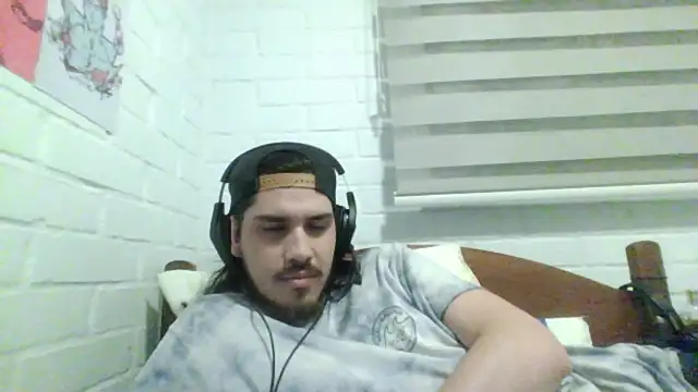 Snapshot of hung_weeb chatting on 12-16-24, 01:10 hung weeb online show from 12-16-24, 01:10