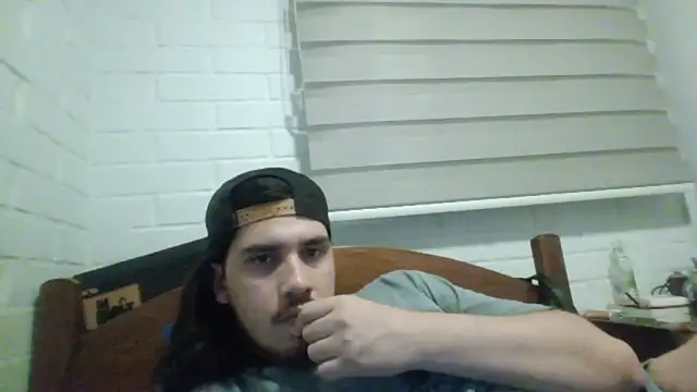 Snapshot of hung_weeb chatting on 01-16-25, 03:23 hung weeb online show from 01-16-25, 03:23