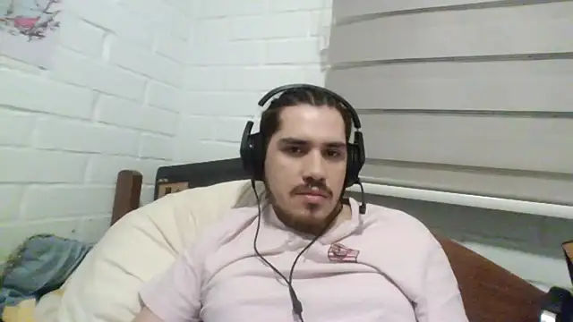 Snapshot of hung_weeb chatting on 01-18-25, 02:58 hung weeb online show from 01-18-25, 02:58