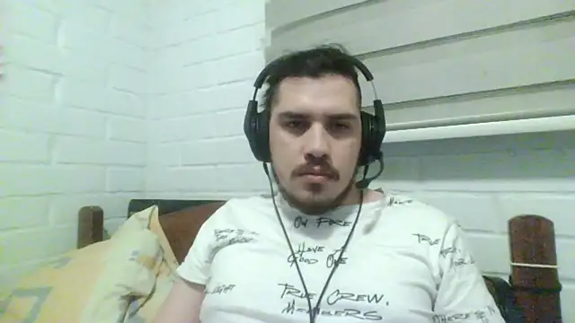 Snapshot of hung_weeb chatting on 10-30-25, 01:51 hung weeb online show from 10-30-25, 01:51