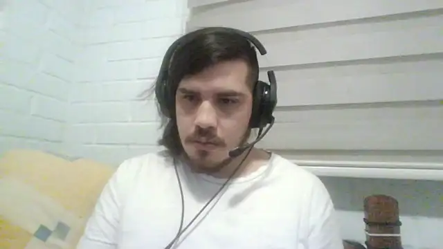 Snapshot of hung_weeb chatting on 11-03-25, 02:02 hung weeb online show from 11-03-25, 02:02