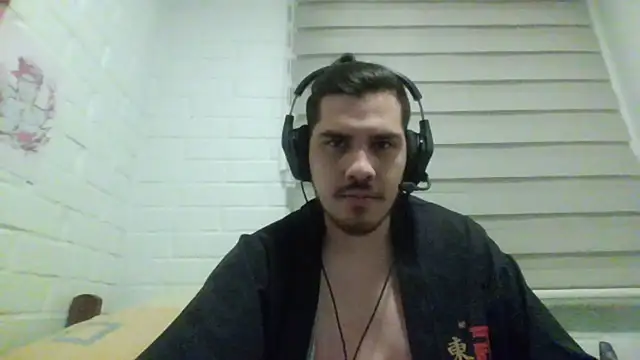 Snapshot of hung_weeb chatting on 11-18-25, 03:34 hung weeb online show from 11-18-25, 03:34