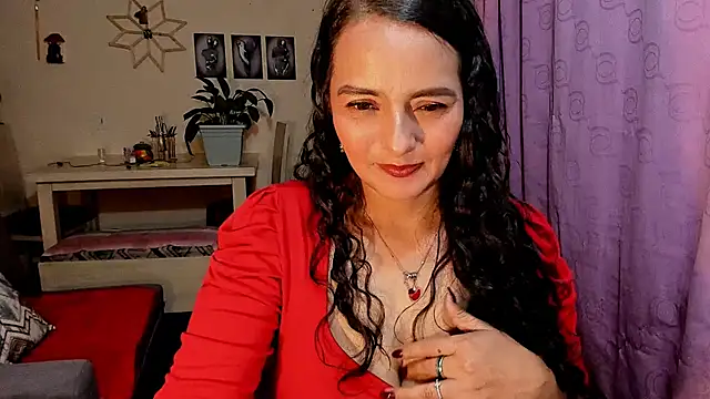 Snapshot of emma_luxy chatting on 04-12-26, 11:10 emma luxy online show from 04-12-26, 11:10