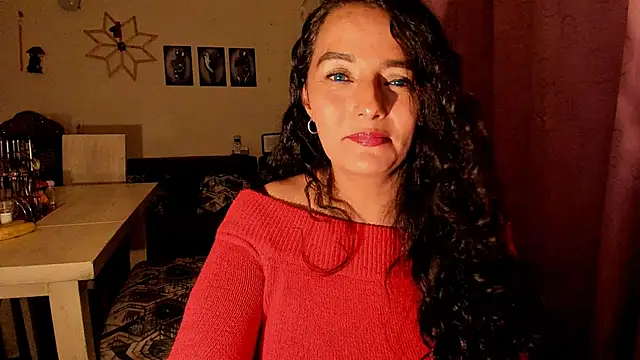 Snapshot of emma_luxy chatting on 04-18-26, 07:34 emma luxy online show from 04-18-26, 07:34