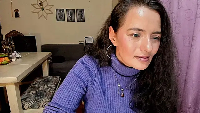 Snapshot of emma_luxy chatting on 06-05-26, 03:35 emma luxy online show from 06-05-26, 03:35