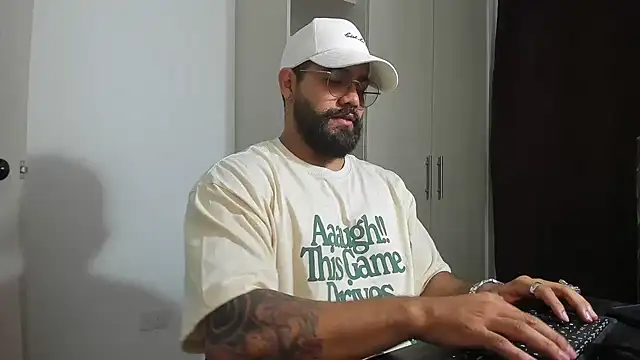 Snapshot of _Coddygold_ chatting on 03-11-26, 11:55 Coddygold online show from 03-11-26, 11:55