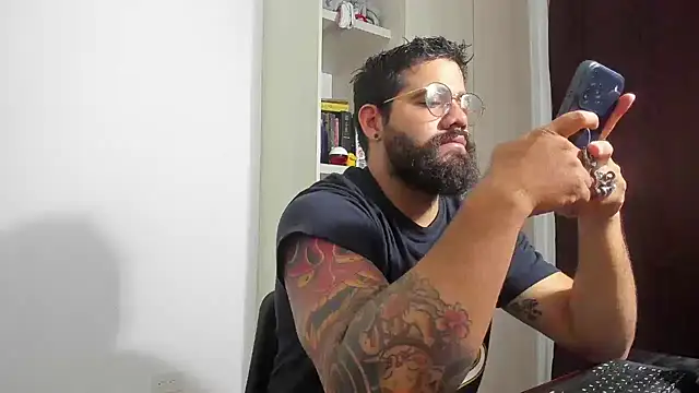 Snapshot of _Coddygold_ chatting on 04-05-26, 12:13 Coddygold online show from 04-05-26, 12:13