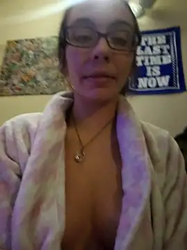 Snapshot of ashleybelle815 chatting on 11-12-25, 02:34 ashleybelle815 online show from 11-12-25, 02:34