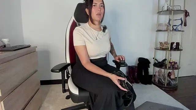 gingirel  online show from 01-18-26, 03:05