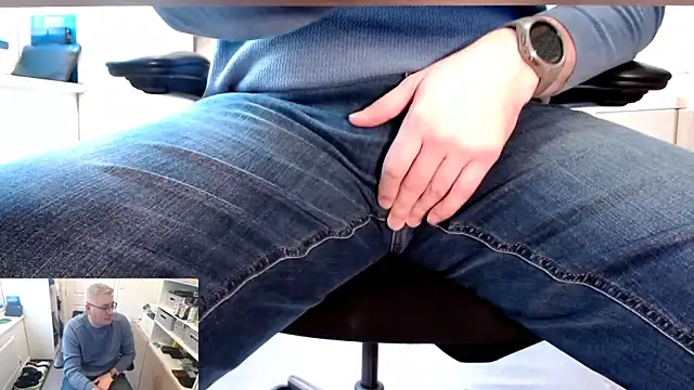 Snapshot of RicRockhard chatting on 10-25-25, 10:12 RicRockhard online show from 10-25-25, 10:12