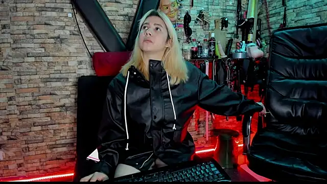 Liltildeman moon online show from 11-29-25, 04:15