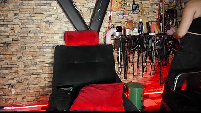 Snapshot of Liltildeman_moon chatting on 02-15-26, 06:04 Liltildeman moon online show from 02-15-26, 06:04