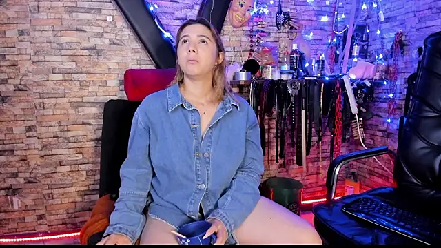 Snapshot of Liltildeman_moon chatting on 03-06-26, 10:06 Liltildeman moon online show from 03-06-26, 10:06