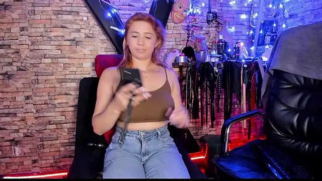 Snapshot of Liltildeman_moon chatting on 03-08-26, 08:45 Liltildeman moon online show from 03-08-26, 08:45