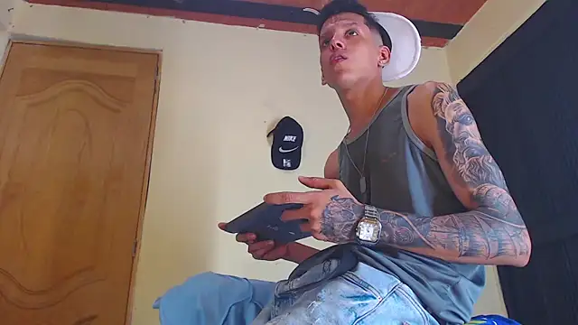 Snapshot of GaboReyes chatting on 09-29-25, 09:30 GaboReyes online show from 09-29-25, 09:30