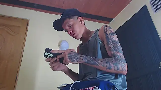 Snapshot of GaboReyes chatting on 10-01-25, 03:56 GaboReyes online show from 10-01-25, 03:56